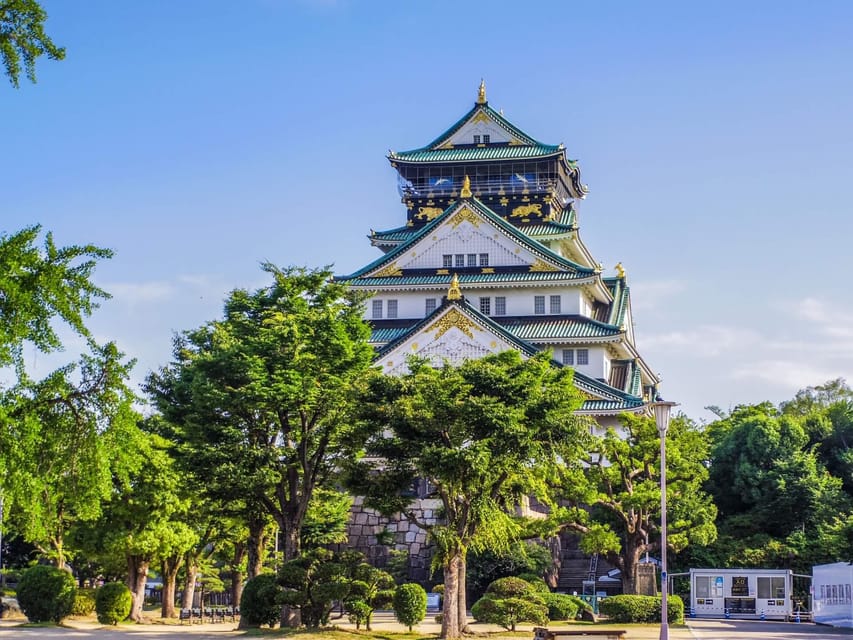 1-Day walking tour in Osaka：Castle, temples and Ukiyoe - Meeting Winki at JR Osaka Station