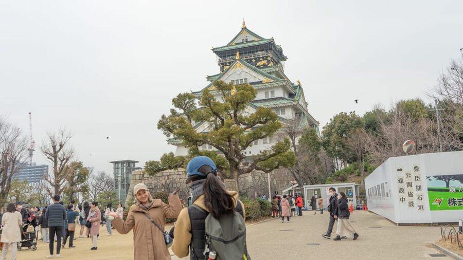 5-Hour Osaka Highlights Bike Tour with Lunch - Cycling through Osaka Castle Park