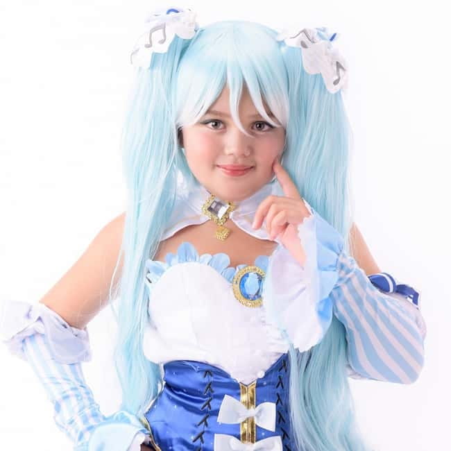 Anime Character Cosplay Photoshoot-Includes 50 photo data - Choosing the costume and getting ready