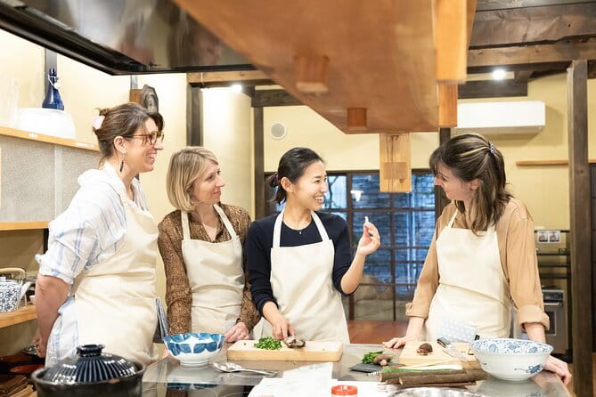 Cooking Class for Ramen and Gyoza in a Quiet Old Osaka House - Building soy-sauce ramen from the kitchen up