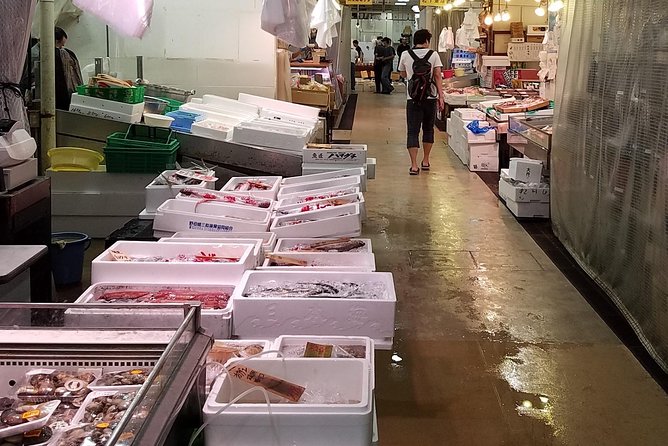 Deep Dive: Osaka Food Markets from Local to Luxurious! - Kuromon Market delivers the famous Osaka food scene