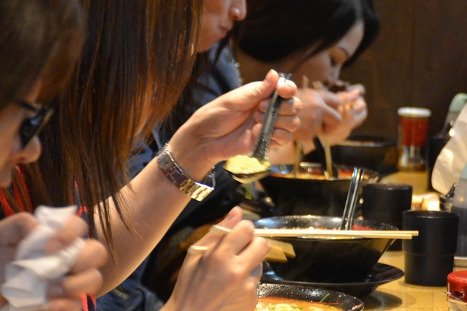 Evening Street Food Hopping Tour in Downtown Osaka - Why This Osaka Food Tour Works Best at Night
