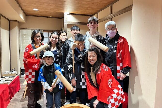 【Family Friendly】Traditional Mochi Pounding Experience - Key points at a glance