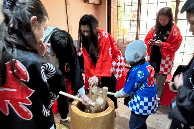 【Family Friendly】Traditional Mochi Pounding Experience - The value of $32.29