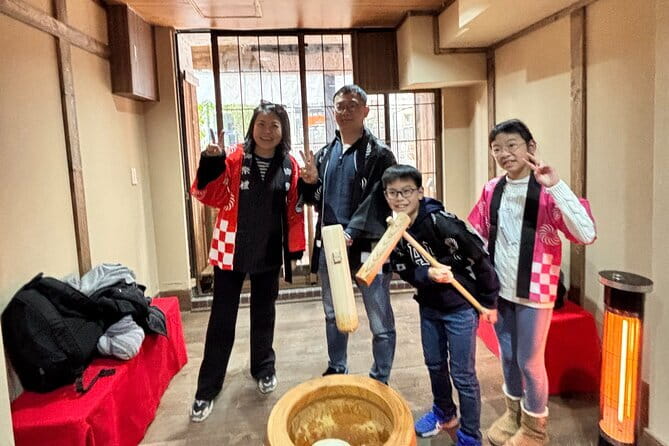 【Family Friendly】Traditional Mochi Pounding Experience - Steaming the glutinous rice gives you the first hands-on step
