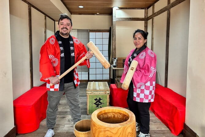 【For adult】Traditional Mochi Pounding Experience with Tasting - Turning Steamed Rice Into Mochi in Dotonbori