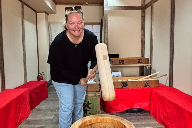 【For adult】Traditional Mochi Pounding Experience with Tasting - Who Will Enjoy This Most?