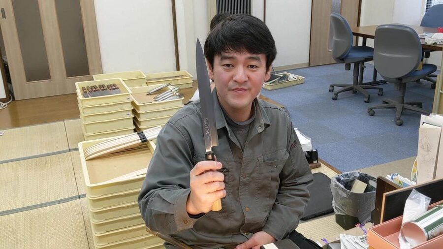 From Osaka: Sakai Knife Maker or Blacksmith Walking Tour - Wednesdays: hammering hot steel at De Sakai