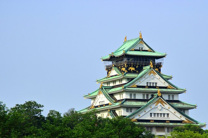 Full Day Walking Tour in Osaka Castle Temples and Ukiyoe - Osaka Castle and the 1597 Story