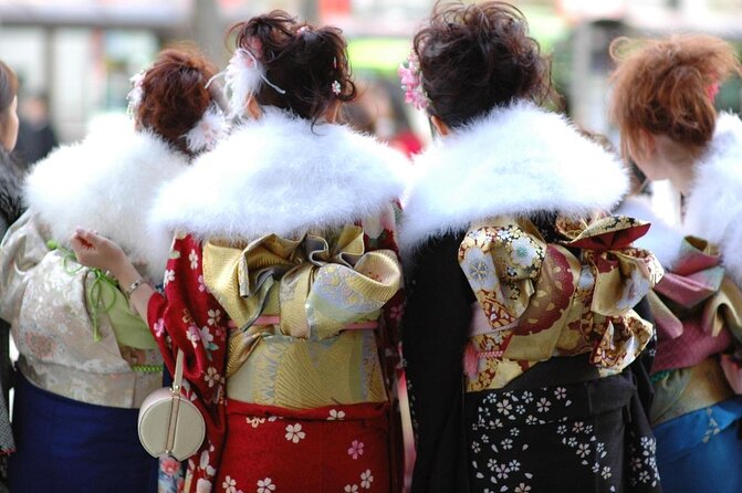Guided Photography Tour in Osaka: Capturing Memories - A photo walk that gives Osaka two different faces