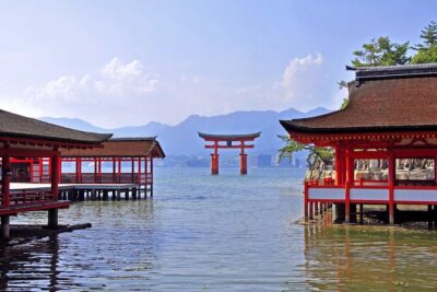 Hiroshima & Miyajima 1 Day Bus Tour with Bullet Train Tickets