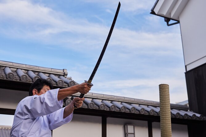 Honor - Experience Samurai & traditional Culture to the fullest - Getting dressed in armor and hakama