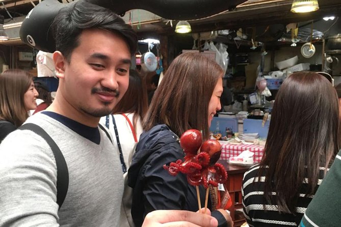 Kuromon Market Food Walking Tour in Osaka (6 stops, 6 tastes) - Stop one: tasting your way through Kuromon Market