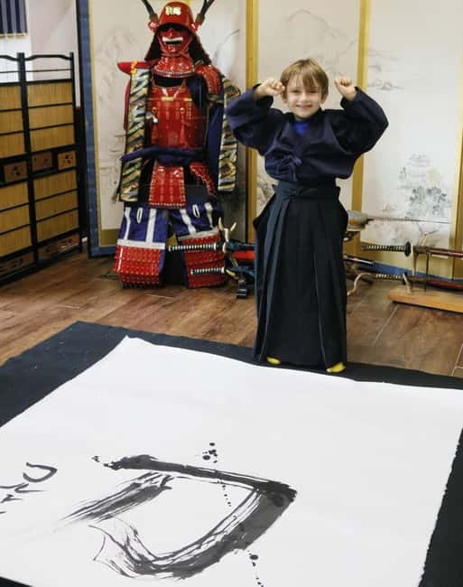Learning Shodo with a kimono and Trying Samurai Calligraphy - Choosing kanji and discovering what your name means