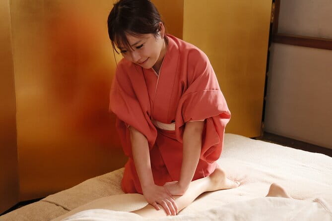 Osaka:Bamboo Healing Massage at the Temple <90-min> - Starting with a scented foot bath