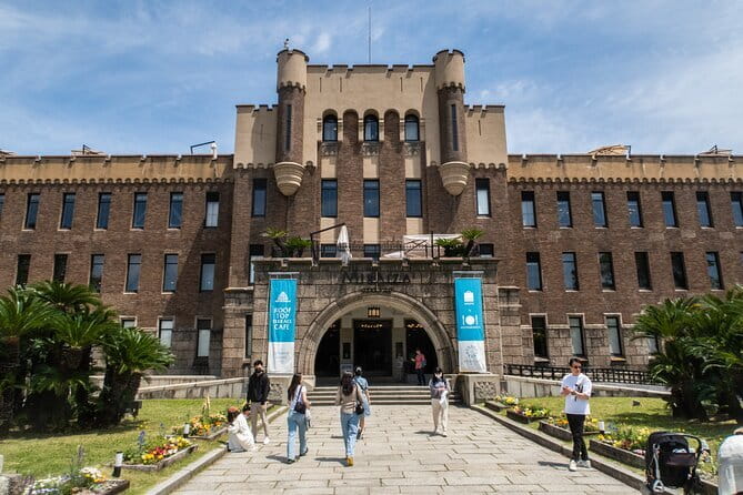 Osaka Castle & Samurai History Walking Tour - Osaka Castle Park and the castle as a living place