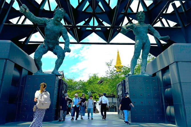 Osaka Castle Walking Tour - The walking route: castle walls, history, and photo angles
