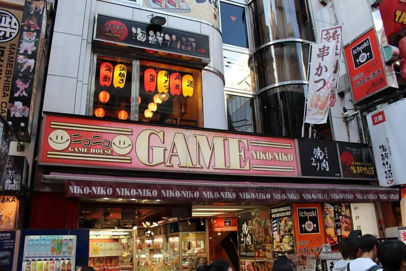 Osaka Dotonbori: Hand Roll Sushi Experience - The hands-on rolling experience