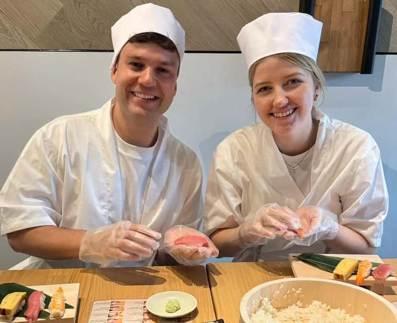 Osaka Dotonbori: Vegan/Vegetarian Sushi Making Experience - Step three: adding vegetable toppings and wasabi