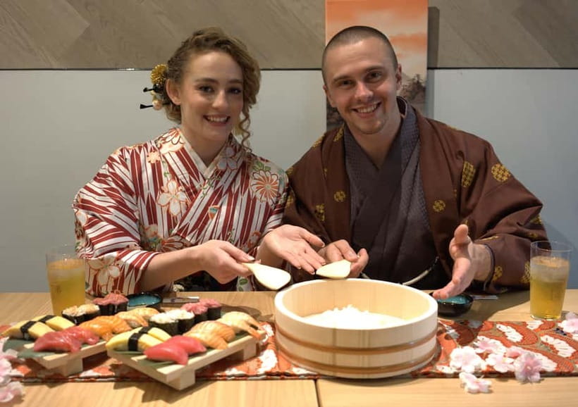 Osaka Dotonbori: Vegan/Vegetarian Sushi Making Experience - Step two: shaping rice for 12 pieces