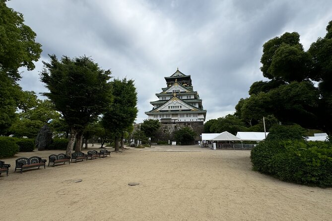 Osaka Early Morning Osaka Castle Tour Avoid Crowds - The guide makes the short format work