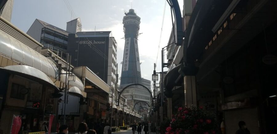 Osaka: Five Must-See Highlights Walking Tour & Ramen Lunch - Shitennoji Temple: Osaka’s oldest spiritual stop