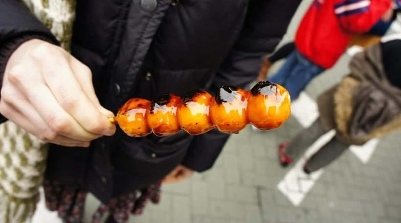 Osaka: Food Tour Kuromon Market & Dotonbori with Guide - Okonomiyaki and kushikatsu near Gigo