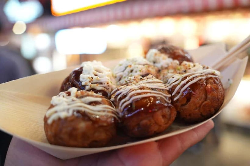 Osaka: Food Tour Kuromon Market & Dotonbori with Guide - The guide makes the difference
