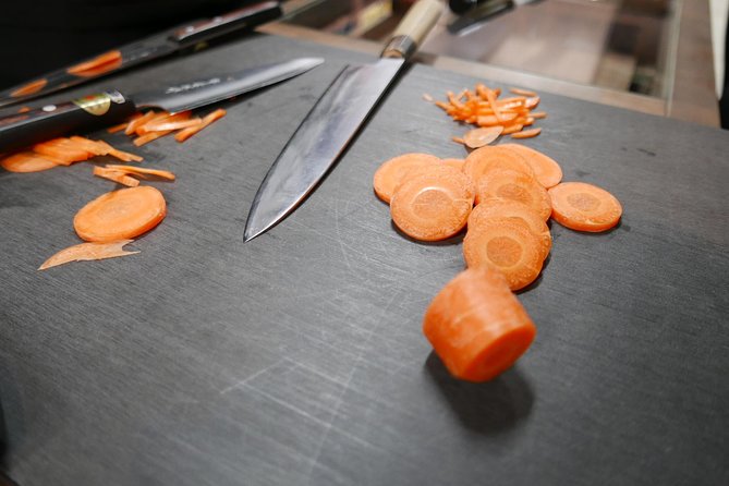 Osaka Food Walking Tour with Market Visit - Tea tasting and a practical kitchen knife stop