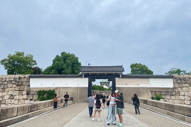 Osaka Full-Day Experience with Castle, Kushikastu and Temple - Tea, Sweets, and the Golden Pavilion