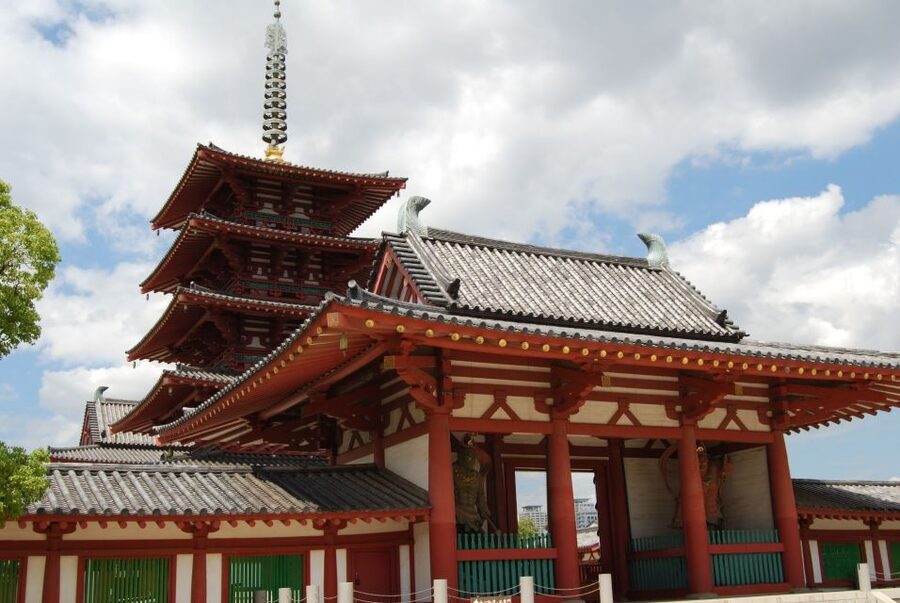 Osaka: Full-Day Sightseeing Tour by Private Vehicle - Osaka Castle: grand views and a powerful symbol