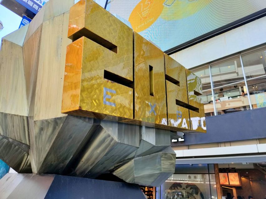 Osaka: Half-day Ultimate Highlights Guided Walking Tour - Doguyasuji and Den Den Town add local texture