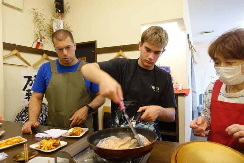 Osaka: Japanese Cooking Class with Matcha Experience - Why the local teaching style matters