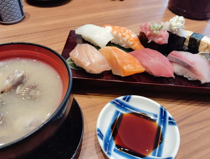 Osaka: Kuromon Market 1.5-Hour Seafood & Street Food Tour - Why Kuromon Market works so well for a short food tour