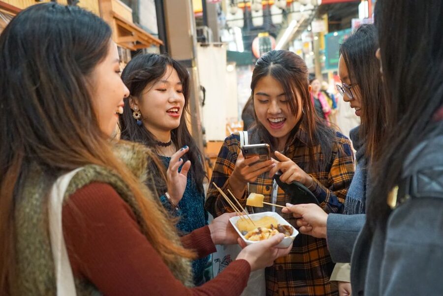 Osaka: Kuromon Market Food Walking Tour (6 stops, 6 tastes) - The opening 15 minutes: local context before the market