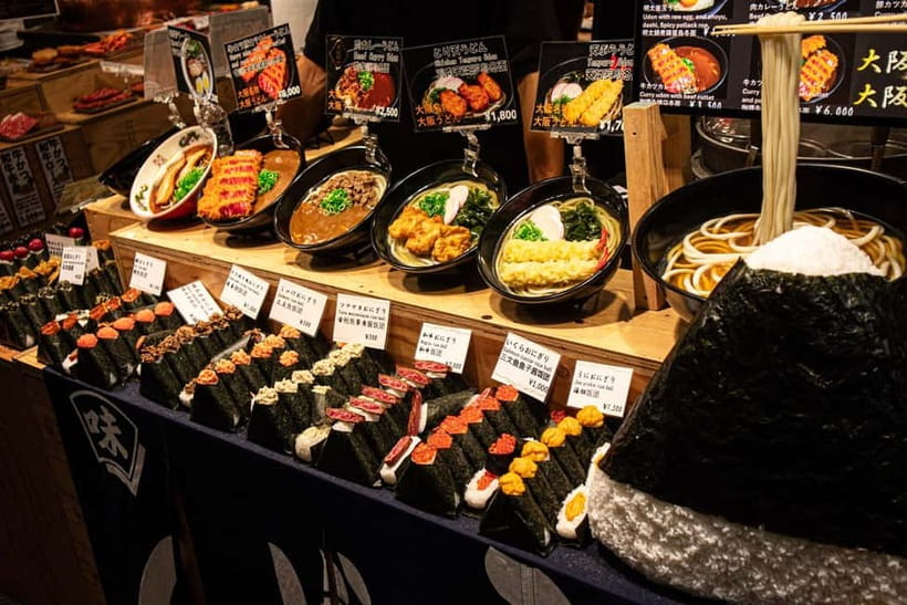 Osaka: Kuromon Market Street Food Tour with Pro Local Guide - Why a Maximum of 10 People Matters