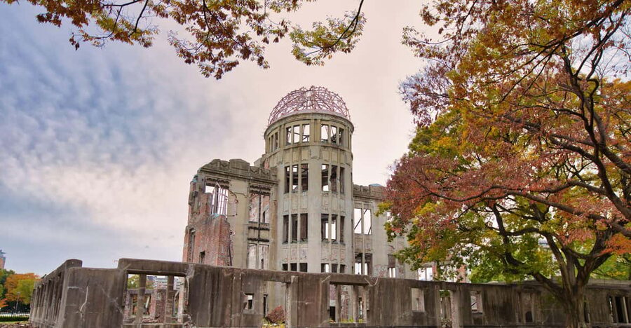 Osaka/Kyoto: Hiroshima Miyajima Bus Tour & Shinkansen Ticket - Hiroshima Castle and the Road to Peace Memorial Park