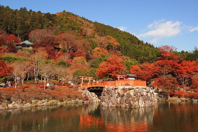 Osaka / Kyoto: Katsuoji, Arashiyama & Kinkaku-ji One Day Tour - A brief stop at the Rilakkuma Tea House