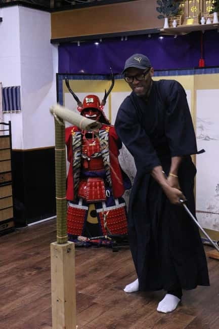 Osaka: Learn Bushido - Trial Slashing with Samurai Sword - From Osaka Castle sightseeing to a working katana