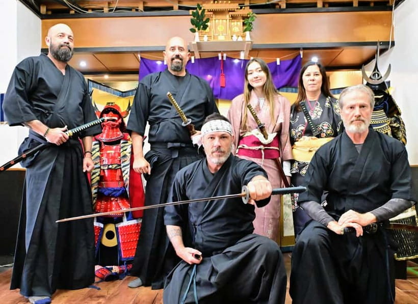 Osaka: Learn Bushido - Trial Slashing with Samurai Sword - Bowing before the shrine