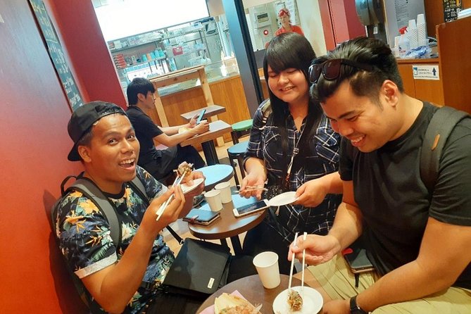 Osaka Local Foodie Walking Tour in Dotonbori and Shinsekai - Okonomiyaki and the famous Glico photograph