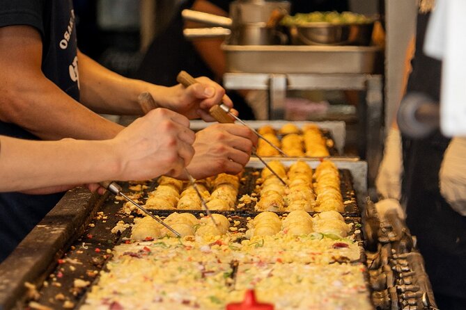 Osaka Michelin Food Tour Experience Kaiseki and Local dishes - Looking at Edo-era tableware