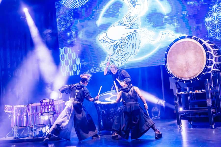 OSAKA NIGHT FUSION Japanese Taiko Kabuki Samurai Dance Show - A fast-moving blend of Japanese instruments