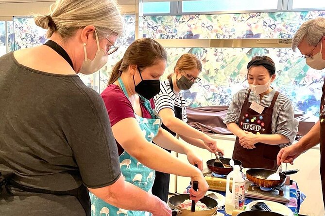 Osaka Okonomiyaki Cooking Experience! - Cooking Osaka soul food near Nagahoribashi