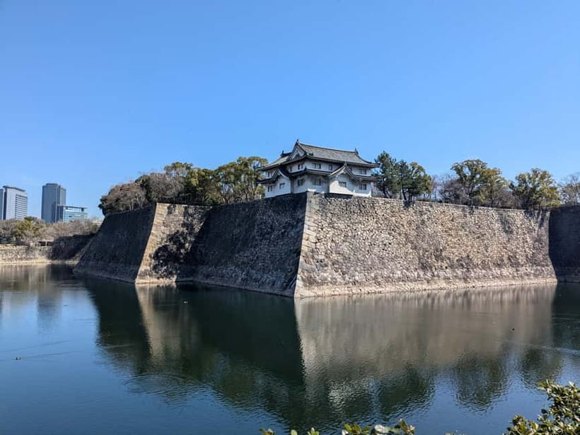 Osaka: Osaka Castle Guided Tour with Local Guide - Why Osaka Castle makes more sense with a guide