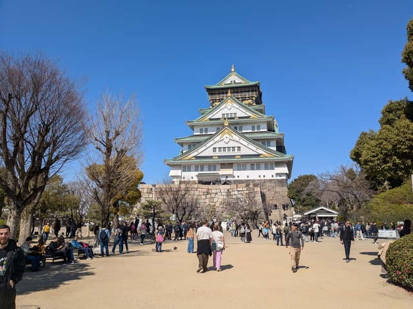 Osaka: Osaka Castle Guided Tour with Local Guide - Entering the keep and following the story upward