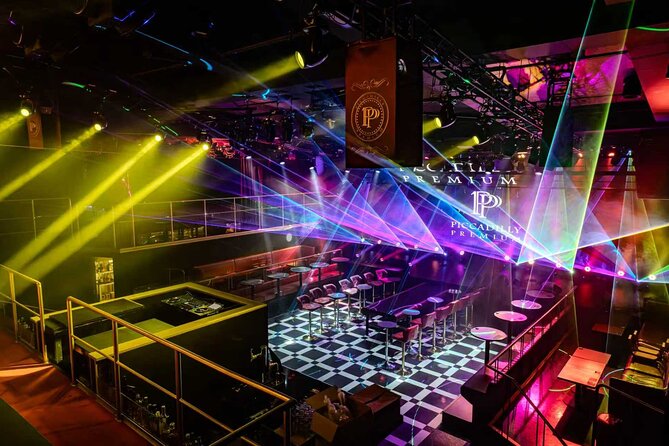 Osaka: PICCADILLY PREMIUM DINNER SHOW&NIGHTCLUB with Tasting - The show: from aerial acts to sumo