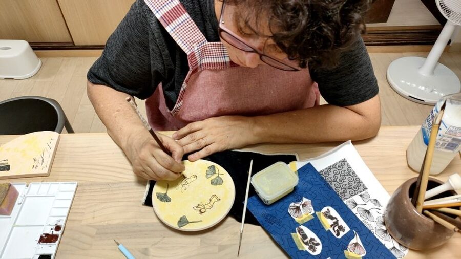 Osaka: Private Ceramic Painting Workshop - Meeting Ryo at JR Teradacho Station