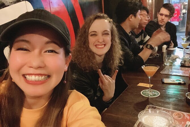 Osaka: Private Food Tour & Bar Hopping in Namba - Okonomiyaki at Honke Otako Hozenji