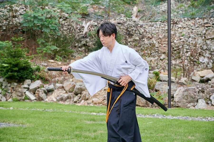 Osaka: Private Samurai Experience - Train with Sword Master - Watching Watanabe-san’s Sword Performance